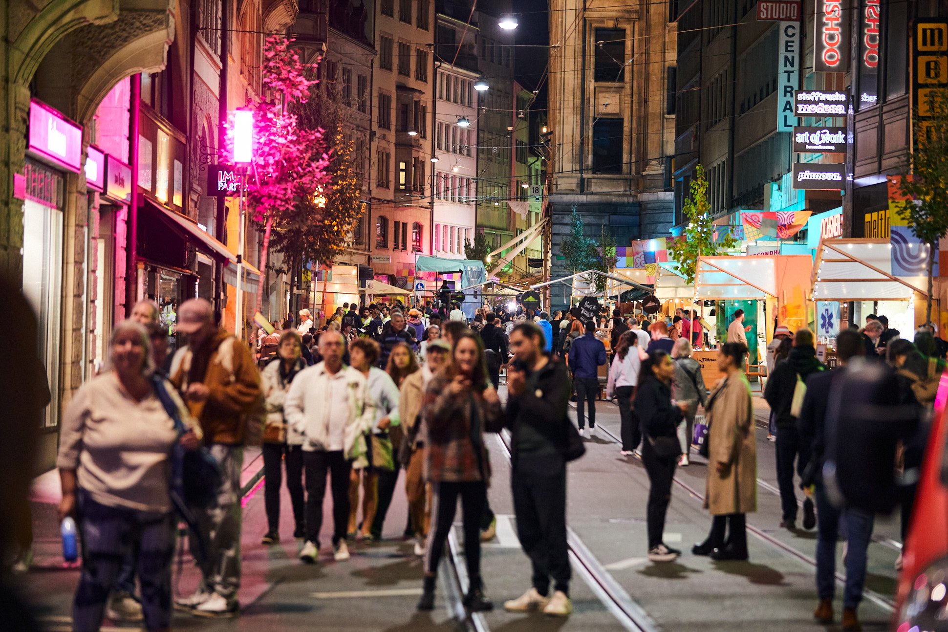 Shopping, Gaumenfreuden & Musik – Alles rund um deinen Festival-Besuch